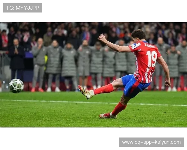 VAR争议再现：热刺点球判罚引热议，裁判标准遭质疑