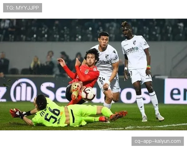 “复盘：欧联杯决赛场地选址争议，欧足联强调全球化与本地球迷体验的平衡难题”